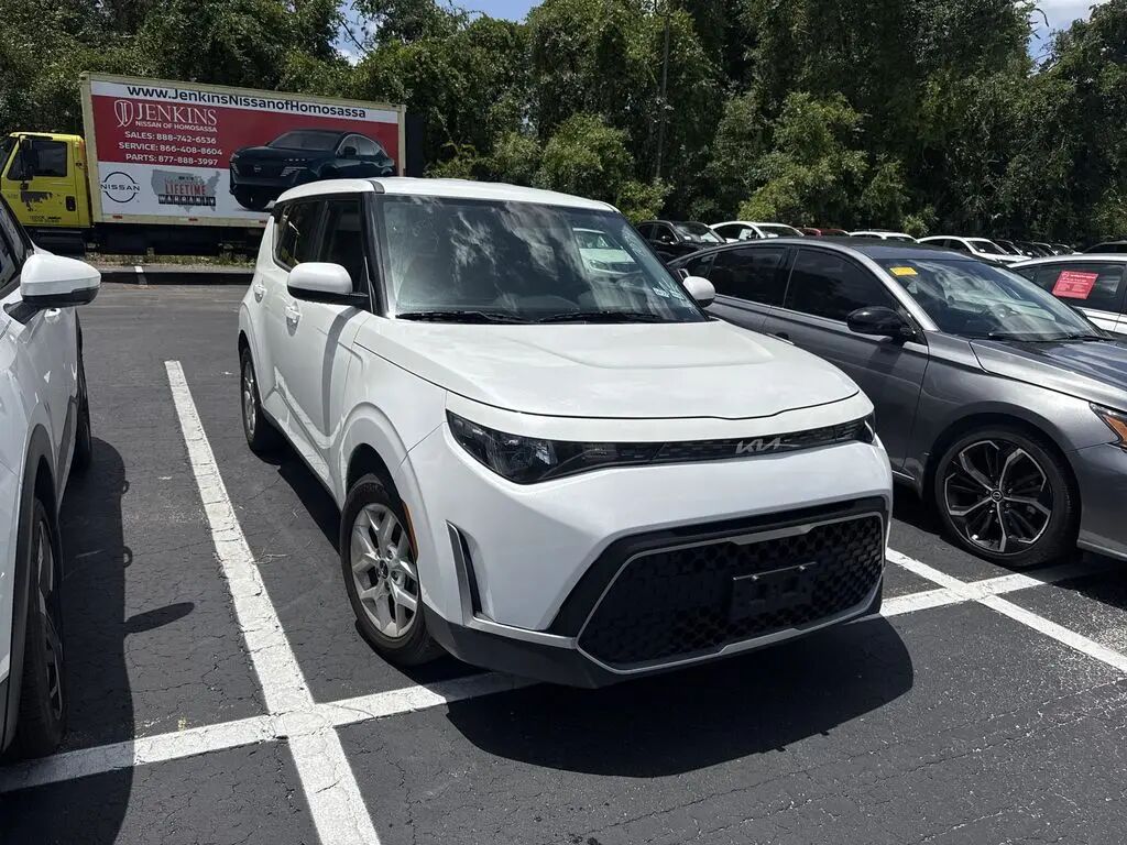 2024 Kia Soul LX — photo 1 of 6