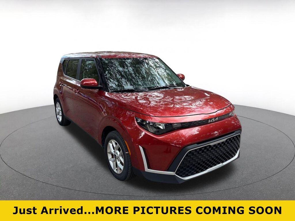 2025 Kia Soul LX — photo 1 of 2