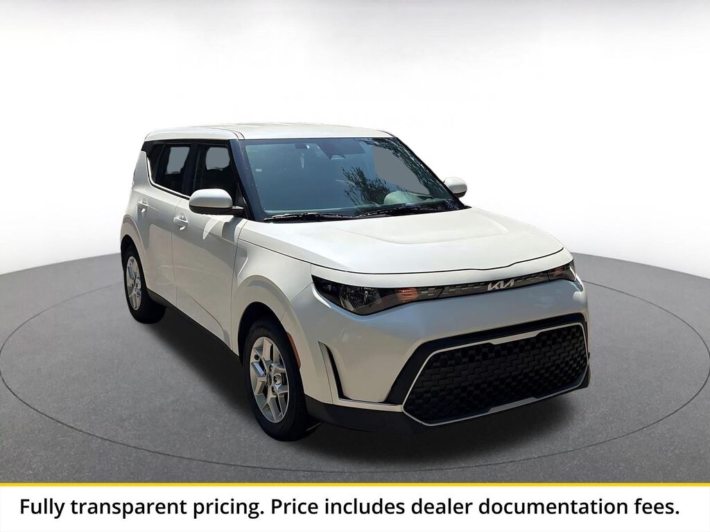 2025 Kia Soul LX — photo 1 of 2