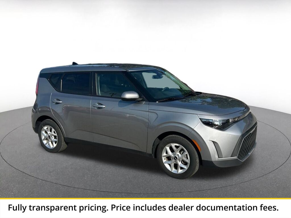 2025 Kia Soul LX — photo 1 of 2