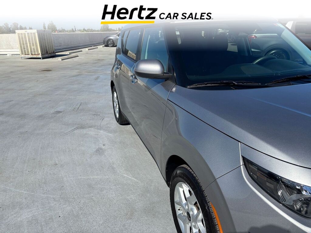2025 Kia Soul LX — photo 1 of 13