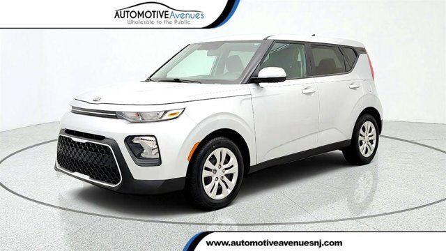 2021 Kia Soul LX — photo 1 of 2