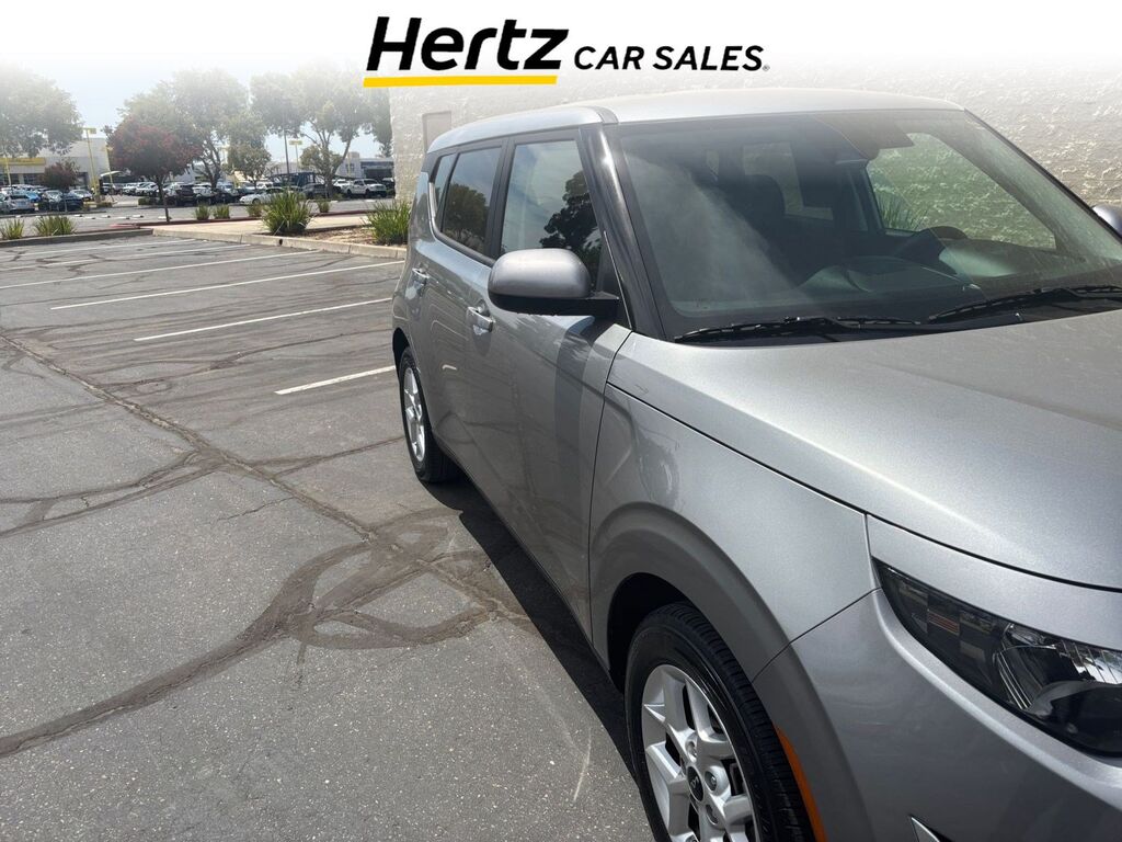 2025 Kia Soul LX — photo 1 of 1