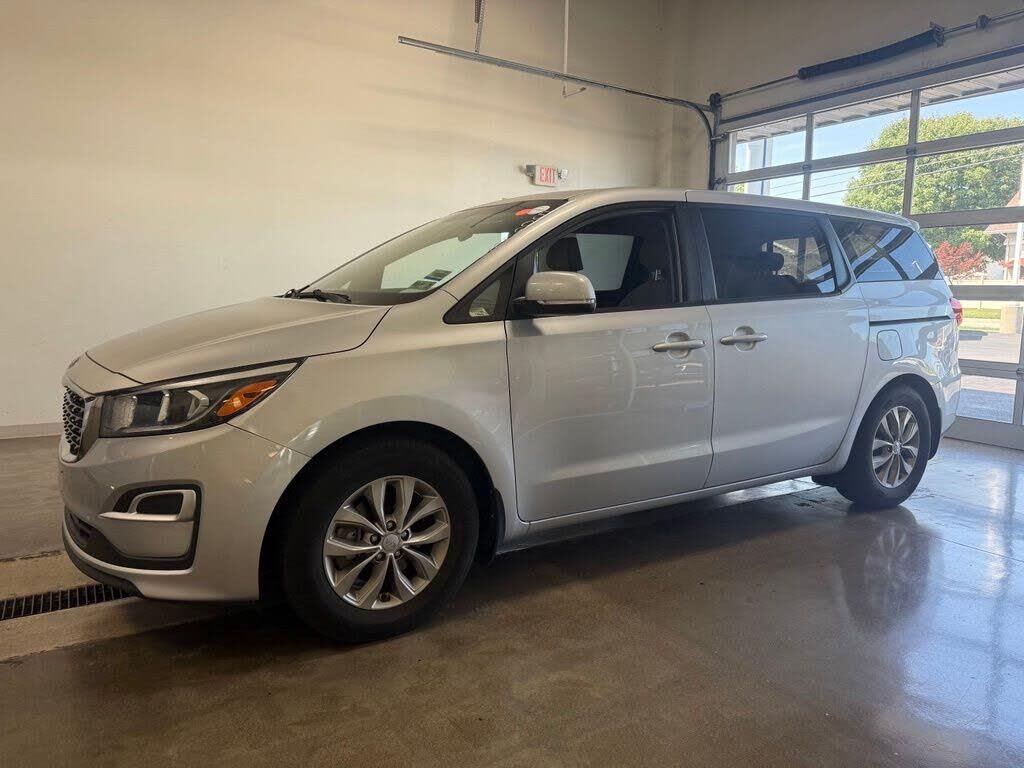 2019 Kia Sedona L — photo 1 of 1