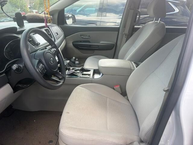 2021 Kia Sedona LX — photo 1 of 33
