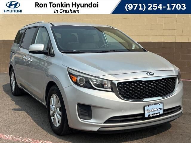 2015 Kia Sedona LX — photo 1 of 24