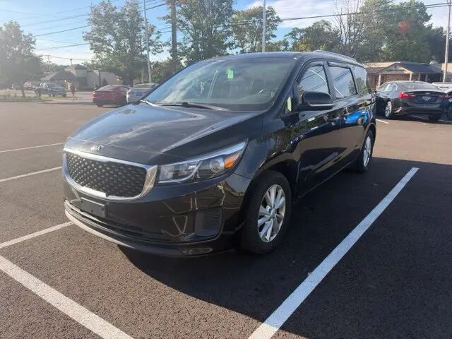 2017 Kia Sedona LX — photo 1 of 13