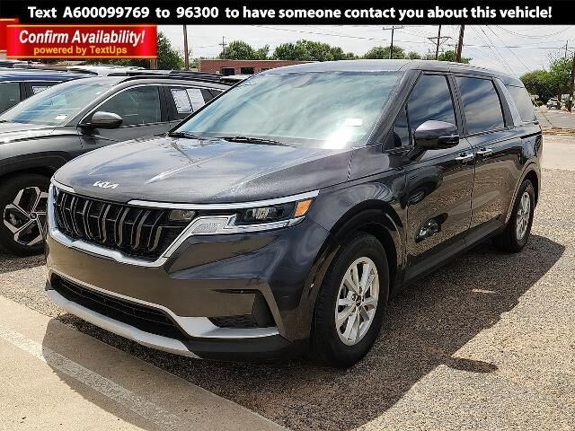 2022 Kia Carnival LX — photo 1 of 12