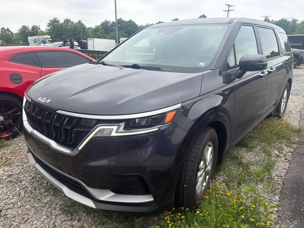 2022 Kia Carnival LX — photo 1 of 1