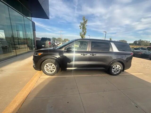 2023 Kia Carnival LX