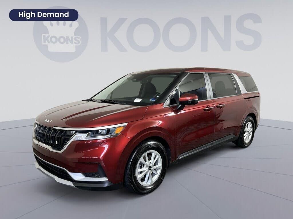 2024 Kia Carnival LX — photo 1 of 1