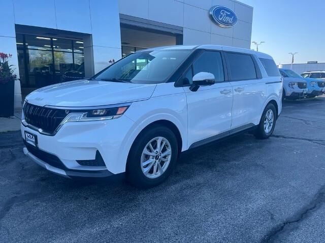 2024 Kia Carnival LX — photo 1 of 28