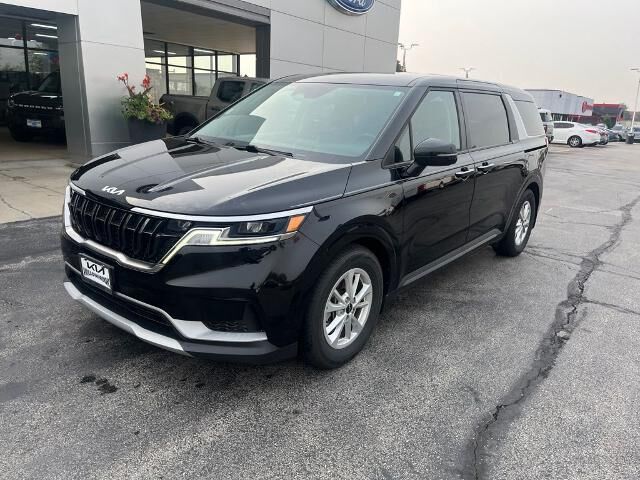 2023 Kia Carnival LX — photo 1 of 9