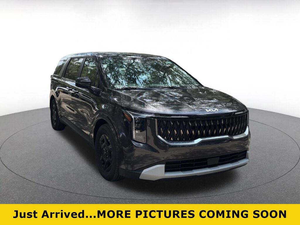 2026 Kia Carnival LXS — photo 1 of 11