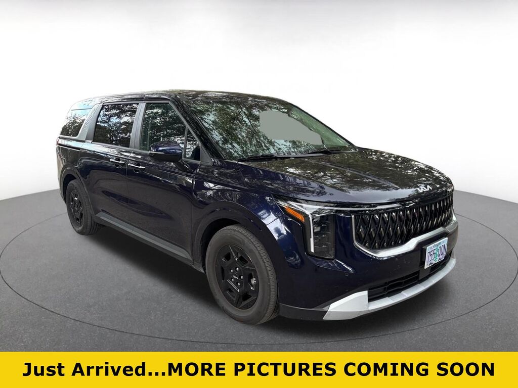 2026 Kia Carnival LXS — photo 1 of 10