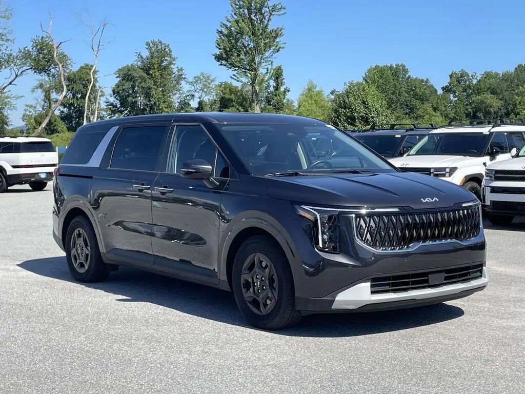 2026 Kia Carnival LXS — photo 1 of 13