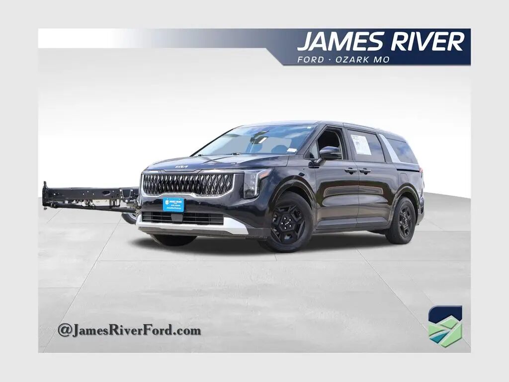 2025 Kia Carnival LXS — photo 1 of 52