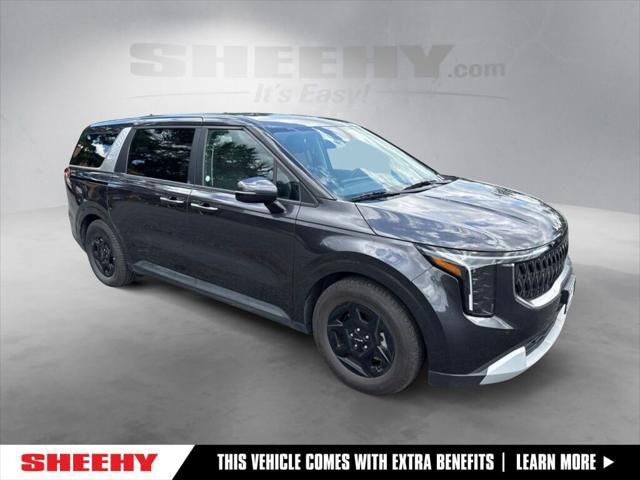 2025 Kia Carnival LXS — photo 1 of 13
