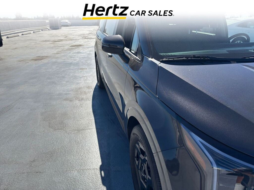 2026 Kia Carnival LXS — photo 1 of 13