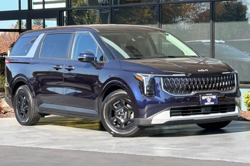 2026 Kia Carnival LXS — photo 1 of 13