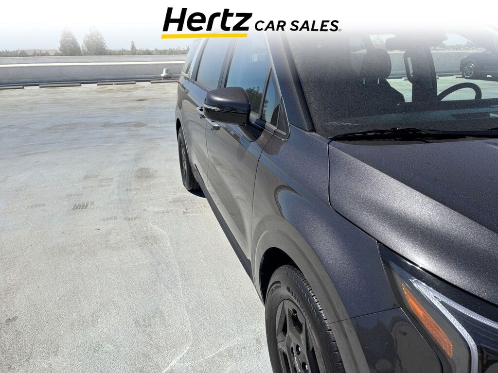 2026 Kia Carnival LXS — photo 1 of 13