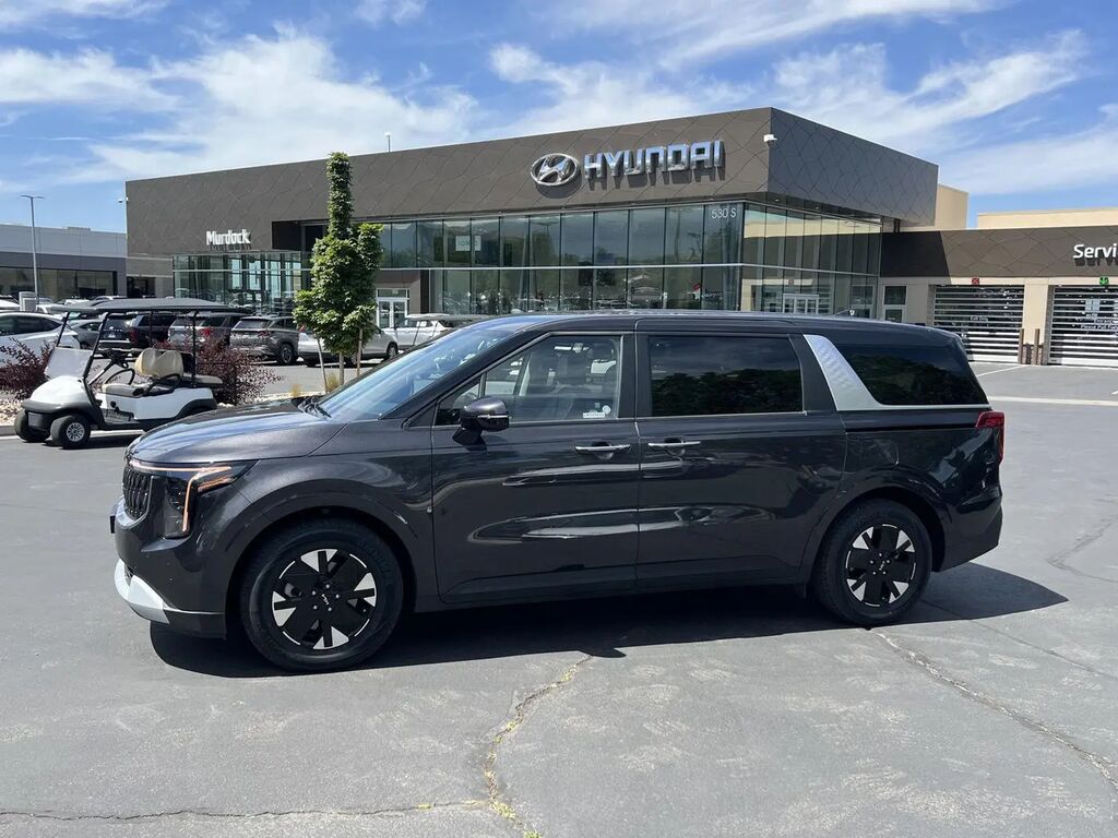 2026 Kia Carnival Hybrid LXS — photo 1 of 26