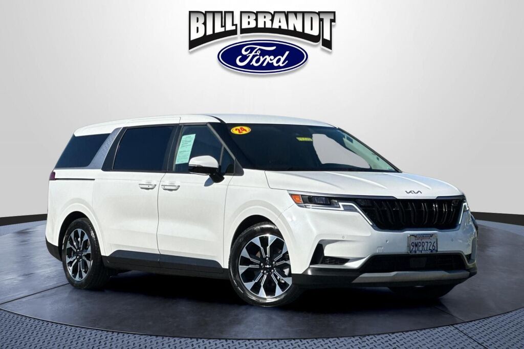 2024 Kia Carnival EX — photo 1 of 26