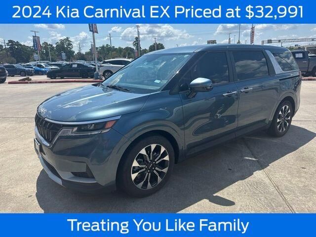 2024 Kia Carnival EX