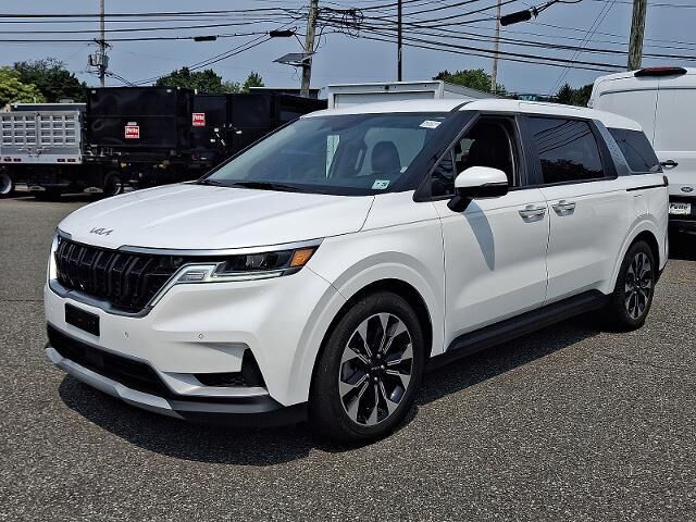 2024 Kia Carnival EX — photo 1 of 26