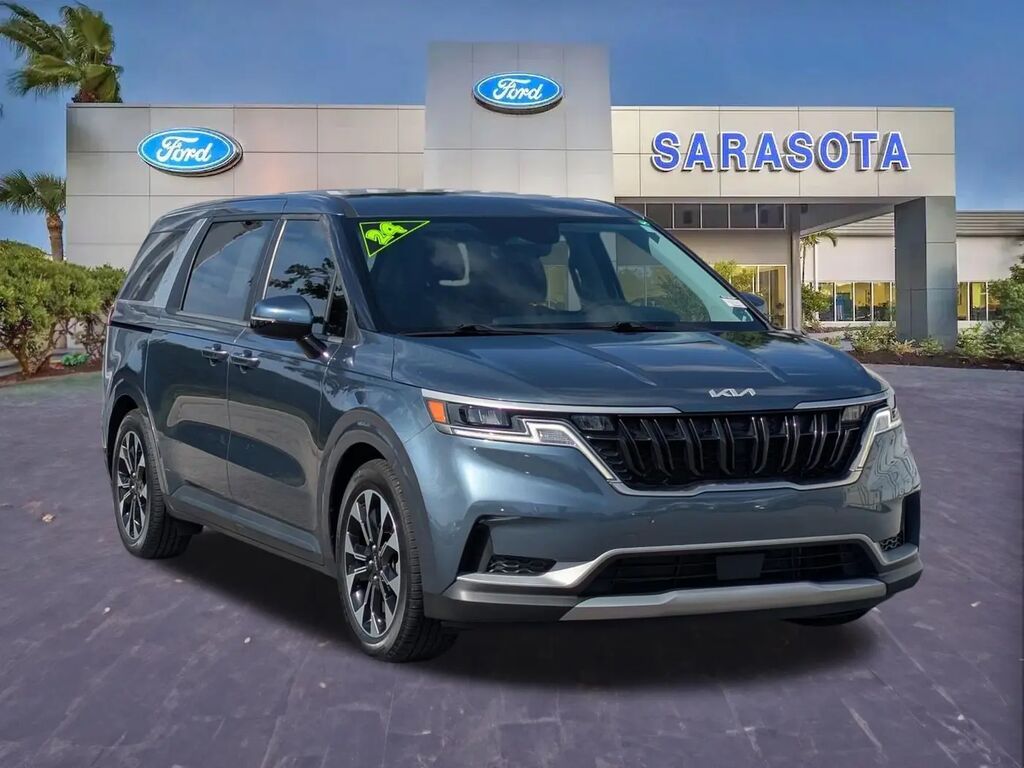 2024 Kia Carnival EX — photo 1 of 13
