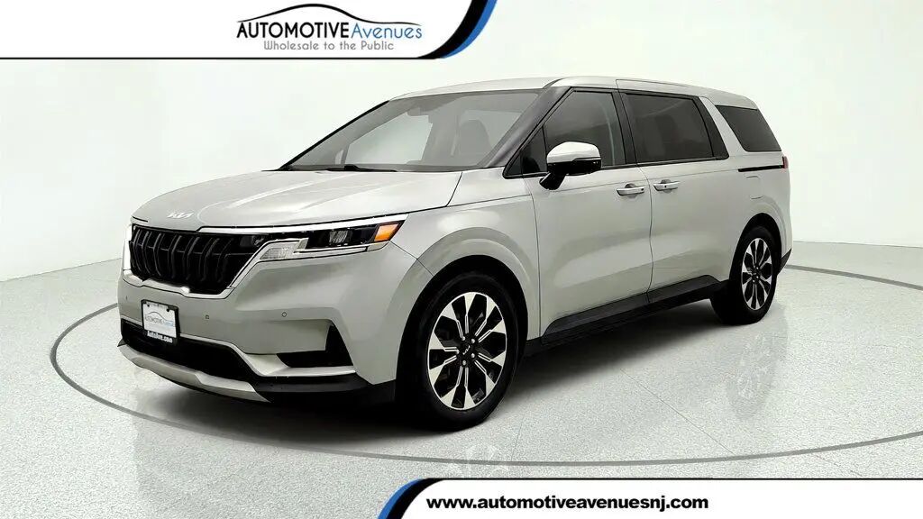 2024 Kia Carnival EX — photo 1 of 1
