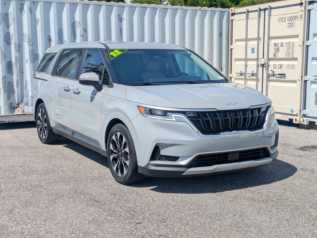 2022 Kia Carnival EX — photo 1 of 14