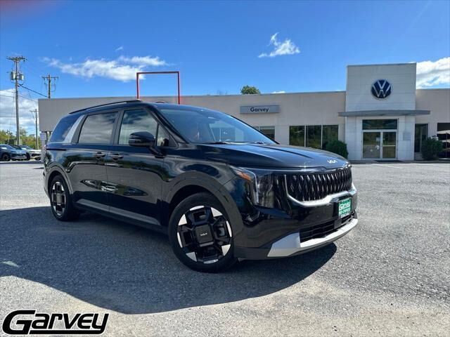 2025 Kia Carnival EX — photo 1 of 13