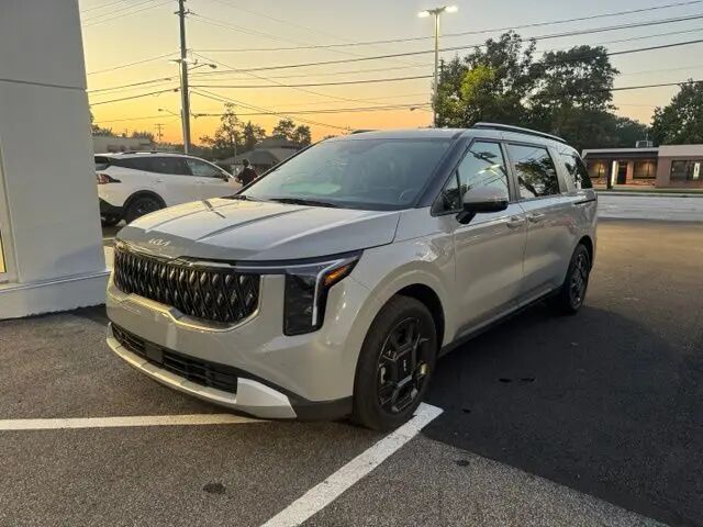 2025 Kia Carnival Hybrid EX — photo 1 of 17