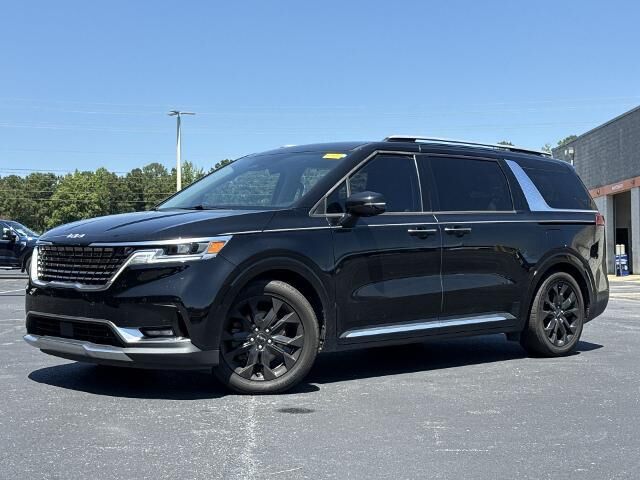 2022 Kia Carnival SX — photo 1 of 13