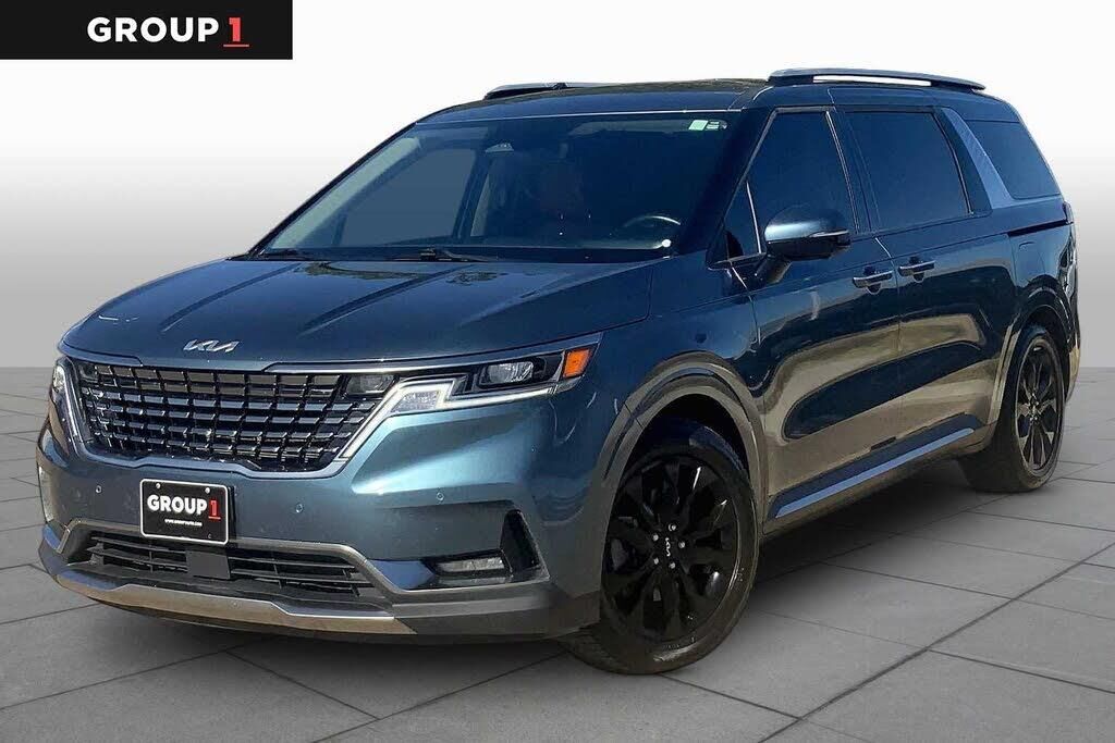 2023 Kia Carnival SX — photo 1 of 14