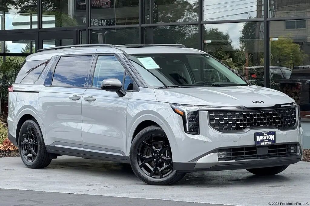 2025 Kia Carnival SX Prestige — photo 1 of 26