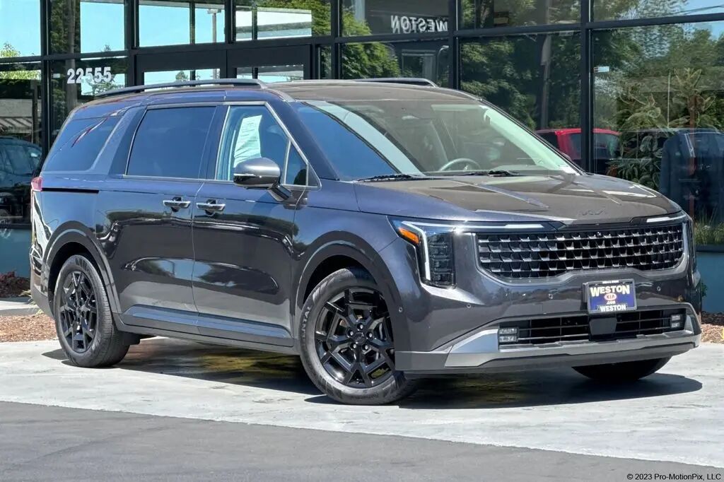 2025 Kia Carnival SX Prestige — photo 1 of 13