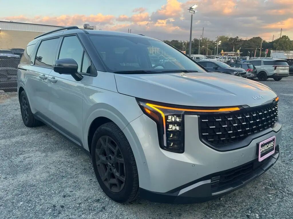 2025 Kia Carnival SX Prestige — photo 1 of 13