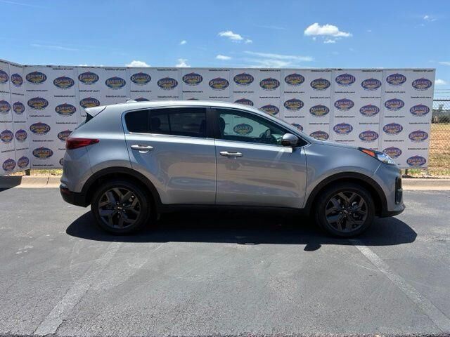 2022 Kia Sportage LX — photo 1 of 27