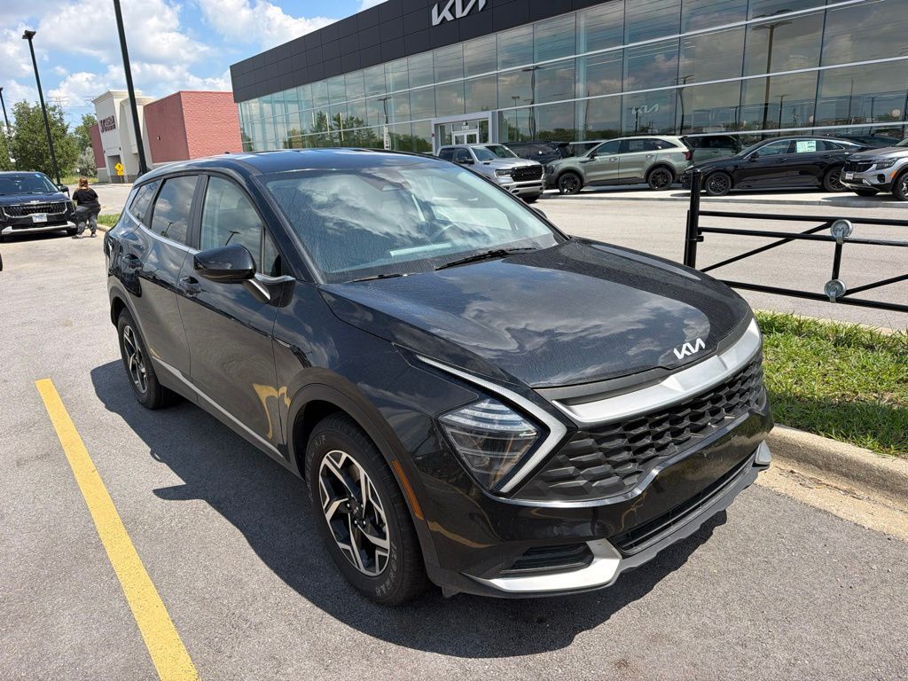 2024 Kia Sportage LX — photo 1 of 13