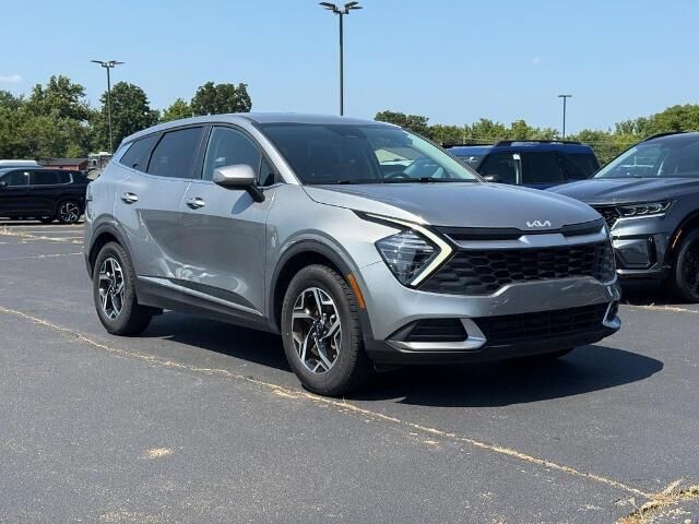 2024 Kia Sportage LX — photo 1 of 13