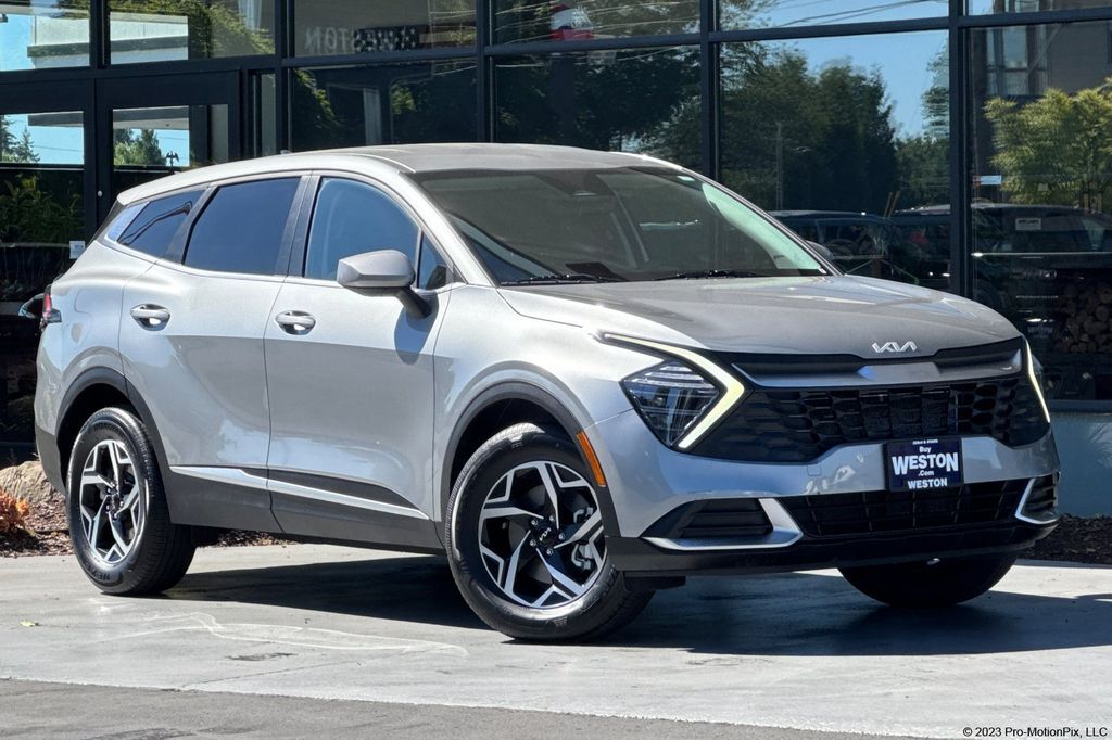 2024 Kia Sportage LX — photo 1 of 13