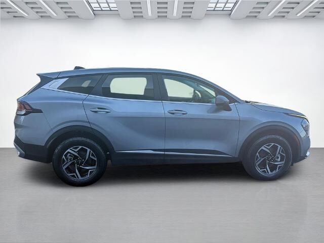 2024 Kia Sportage LX — photo 1 of 12