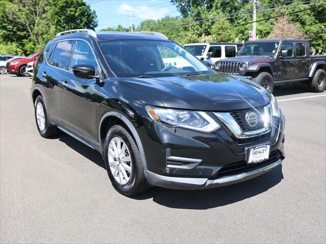 2018 Nissan Rogue SV — photo 1 of 2