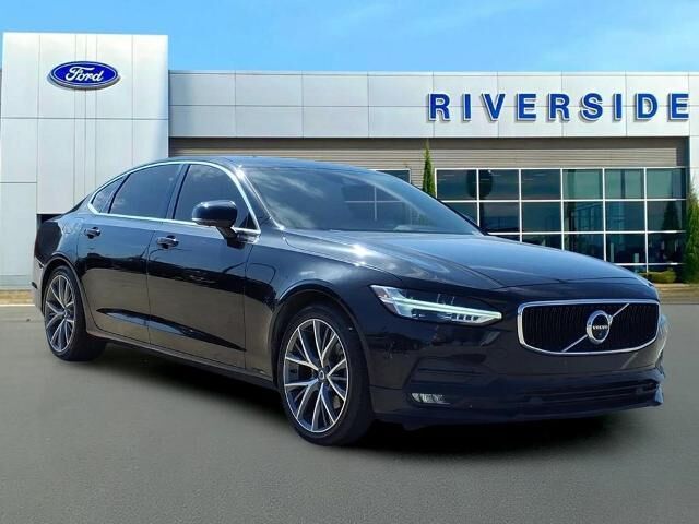 2018 Volvo S90 T5 Momentum