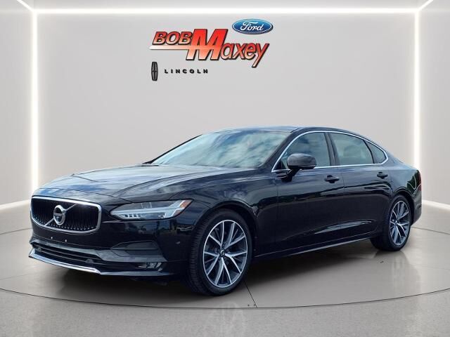 2019 Volvo S90 T6 Momentum — photo 1 of 24