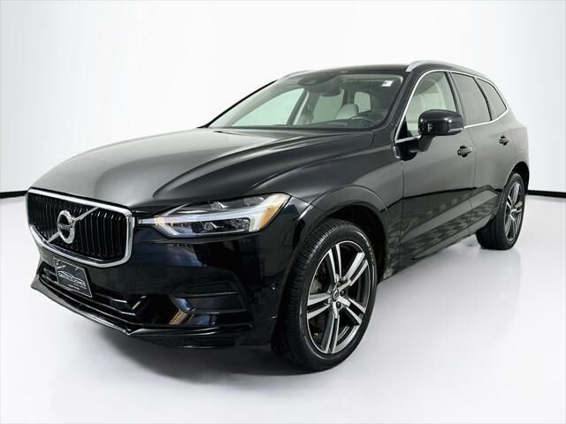 2018 Volvo XC60 T6 Momentum — photo 1 of 13