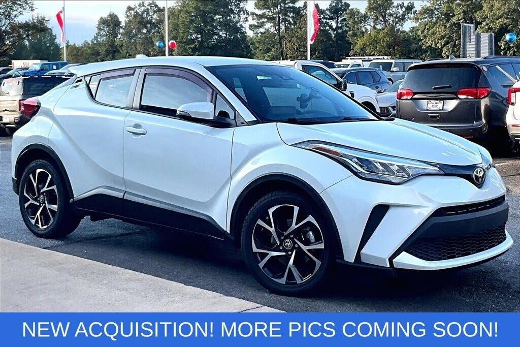 2022 Toyota C-HR XLE — photo 1 of 1