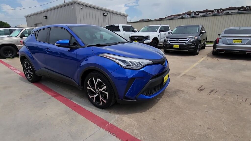 2022 Toyota C-HR XLE — photo 1 of 7